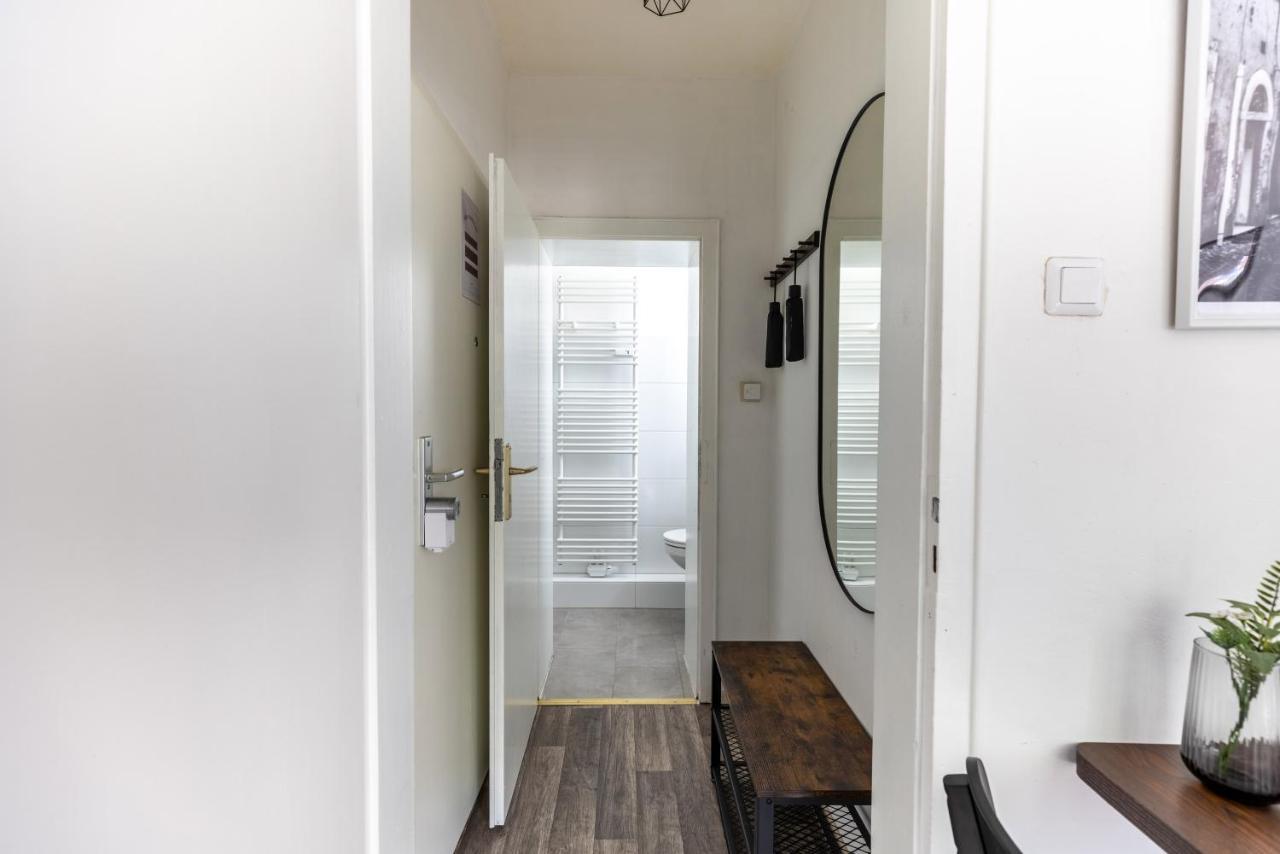 Perfekt Fuer 2! Wifi/ Netflix Apartment Дуйсбург Екстериор снимка