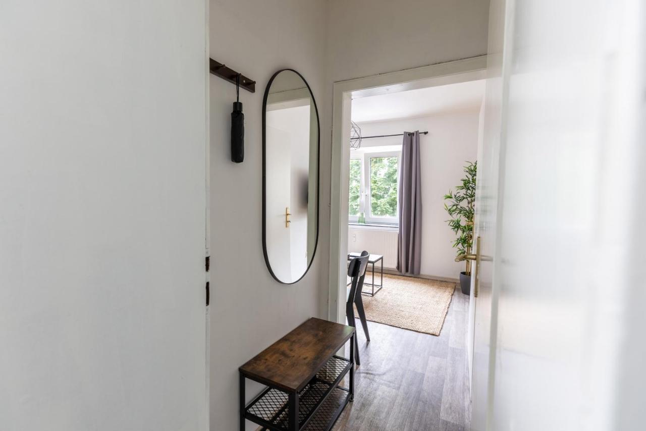 Perfekt Fuer 2! Wifi/ Netflix Apartment Дуйсбург Екстериор снимка