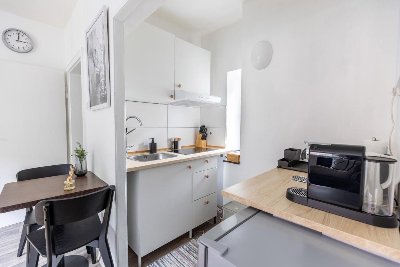 Perfekt Fuer 2! Wifi/ Netflix Apartment Дуйсбург Екстериор снимка